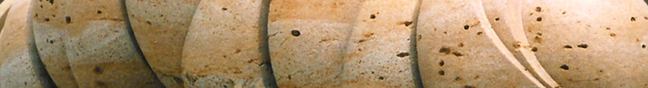 Skulptur "Kletterraupe"